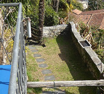 Ferienwohnung in Locarno-Muralto - Blick vom Balkon in die Gartenanlage