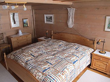 Ferienwohnung in Gstaad - Schlafzimmer (Doppelbett, 2 Matrazen