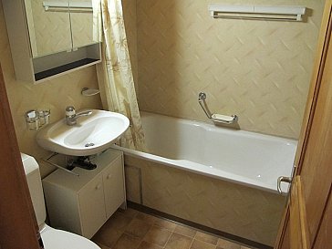 Ferienwohnung in Gstaad - Badezimmer