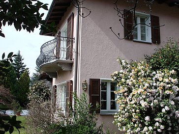 Ferienhaus in Tegna - Elegantes Balkondetail Süd