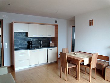 Ferienwohnung in Mals - Wohn- und Essbereich mit Küche