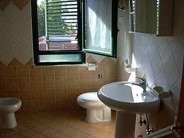 Ferienwohnung in San Felice a Cancello - Ein Badezimmer der grossen Wohnung