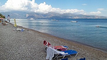 Ferienwohnung in Selianitika - Der Strand vor Hellenikon Idyllion im Oktober