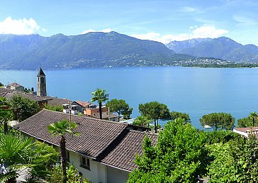 Ferienwohnung in San Nazzaro - Aussicht von Terrasse Richtung Ascona und Brissago