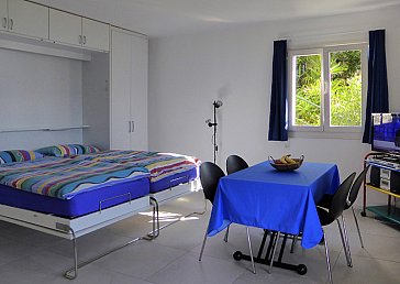 Ferienwohnung in San Nazzaro - Wohn- Ess- Schlafzimmer. 2 Schrankbetten