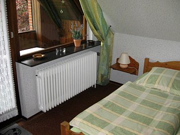 Ferienwohnung in Galmsbüll - Schlafzimmer mit Doppelbett