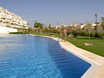 Ferienhaus in Almerimar - Pool der Residenz