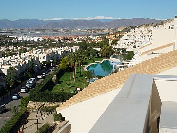 Ferienwohnung in Almerimar - Aussicht auf den Pool der Wohnanlage