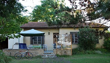 Ferienhaus in St. Julien de Peyrolas - Ferienhaus mit Terrasse