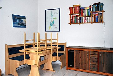 Ferienhaus in St. Julien de Peyrolas - Salon - Essecke