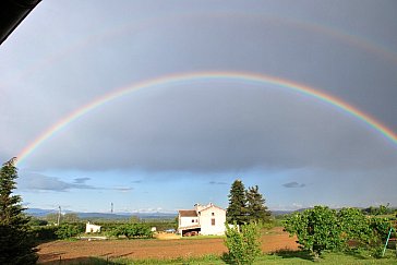 Ferienhaus in St. Julien de Peyrolas - Seltene Regenbogenstimmung