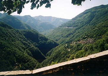 Ferienhaus in Orasso - Cannobiner Tal (Orasso, dahinter Cursolo)