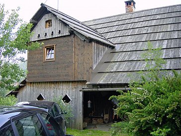Ferienhaus in Ebene Reichenau - Parkplätze und überdachter Hauseingang