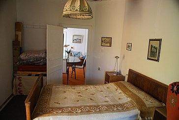 Ferienhaus in Peristera - Das Schlafzimmer oben mit Wintergartenzimmer vorne