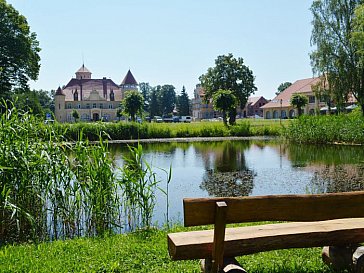 Ferienwohnung in Stolpe - Am Dorfteich - Schloss und Restaurant 'Remise'