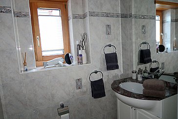 Ferienwohnung in Saas-Grund - Badezimmer