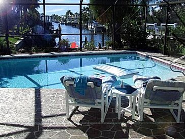 Ferienhaus in Cape Coral - Aussicht vom Pool auf den Kanal