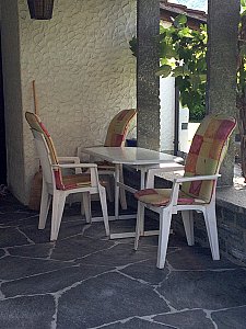 Ferienhaus in Ascona - Vordere Loggia/Sitzplatz