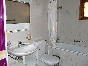 Ferienwohnung in Frutigen - Badezimmer