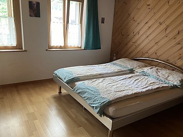 Ferienwohnung in Frutigen - Schlafzimmer mit 2 Betten