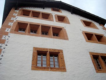 Ferienwohnung in Visp - Hausfront - Spezielle Aussichten