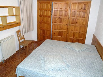 Ferienhaus in Miami Playa, Miami Platja - Zimmer mit Doppelbett eigenem Bad/Bidet/WC
