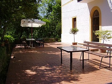 Ferienhaus in Gradoli - Die grosse Terrasse auf der Ostseite der Villa