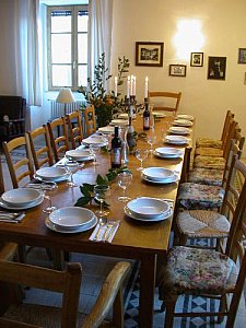 Ferienhaus in Gradoli - Die grosse Tafel im Salon lädt ein