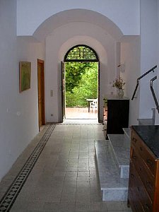 Ferienhaus in Gradoli - Flur im EG mit Sicht auf die Terrasse