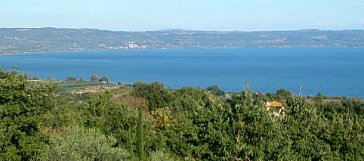 Ferienhaus in Gradoli - Sicht über den Bolsena See vom Panoramaplatz