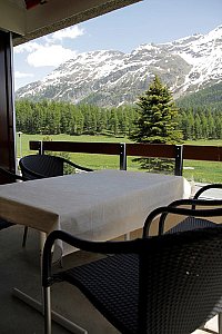 Ferienwohnung in St. Moritz - Aussicht auf die gegenüberliegenden Berge