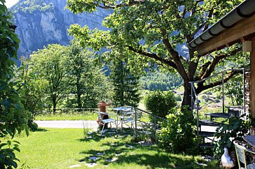 Ferienwohnung in Innertkirchen - Sitzplatz im Garten