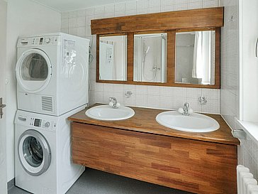 Ferienwohnung in Interlaken - Badezimmer mit Waschturm