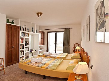 Ferienhaus in Costa Teguise - Schlafzimmer mit Ausgang zum hinteren Garten