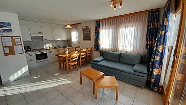 Ferienwohnung in Oberwald - Wohnzimmer mit Küche