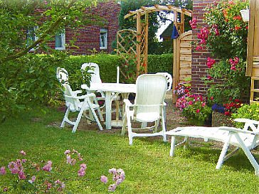 Ferienwohnung in Varel-Dangast - Terrasse im Garten
