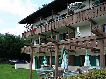 Ferienwohnung in Bad Wiessee - Ansicht mit Terrasse