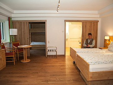 Ferienwohnung in Bad Wiessee - Schlafzimmer mit elektrisch verstellbarem Bett