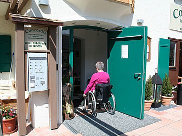 Ferienwohnung in Bad Wiessee - Automatiktür Eingang