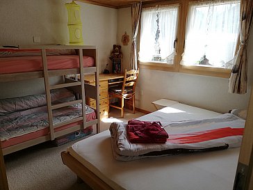 Ferienwohnung in Obergesteln - Kinderzimmer Franz. Bett