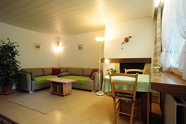 Ferienwohnung in Bad Zurzach - 2-Zimmerwohnung - Wohnzimmer mit Balkon