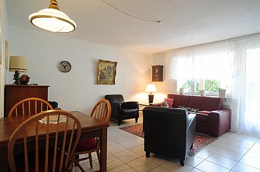 Ferienwohnung in Bad Zurzach - 2-Zimmerwohnung - Wohnzimmer mit Gartensitzplatz