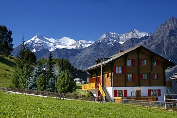 Ferienwohnung in Grächen - Chalet Bergfink mit Bergpanorama