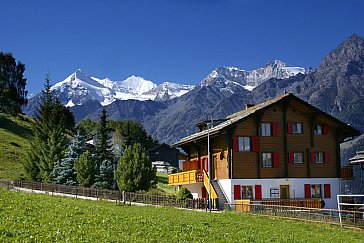 Ferienwohnung in Grächen - Chalet Bergfink mit Bergpanorama