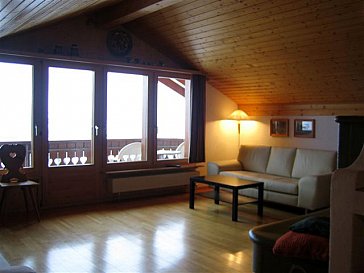 Ferienwohnung in Vals - Wohnzimmer mit Balkon
