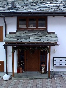 Ferienwohnung in Vals - Hauseingang