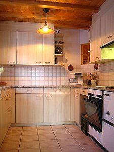Ferienwohnung in Urmein - Küche mit Holzherd