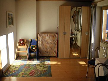 Ferienwohnung in Bartholomäberg - Grosses Schlafzimmer mit Futonbett und extra Bett