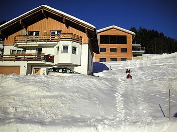 Ferienwohnung in Bartholomäberg - Unser Haus steht in ruhiger Lage am Südhang