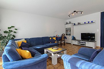 Ferienwohnung in Fieschertal - Grosses Wohnzimmer mit Sofa